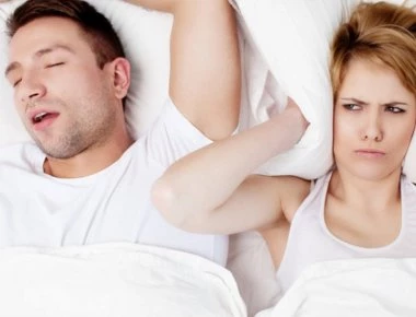 Δείτε γιατί και πότε μιλάμε στον ύπνο μας (βίντεο)